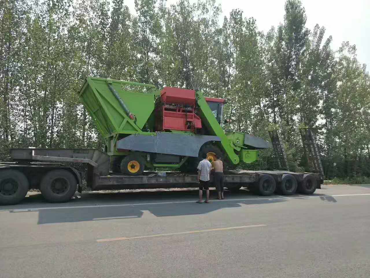 穗莖兼收玉米(mi)收穫機